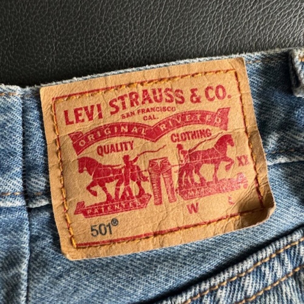 Levi's 501 Denim Cut Off Shorts Sz 26 - Picture 3 of 7